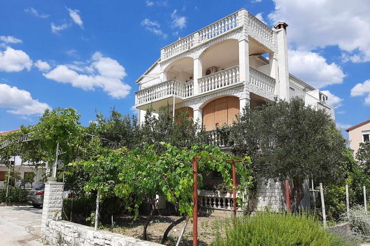 Apartments And Rooms With Parking Space Kastel Stafilic, Kastela - 18673 Exterior foto